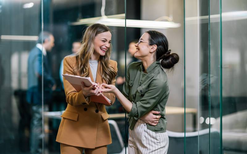 Cum procederet locum adflictabantur discrimine