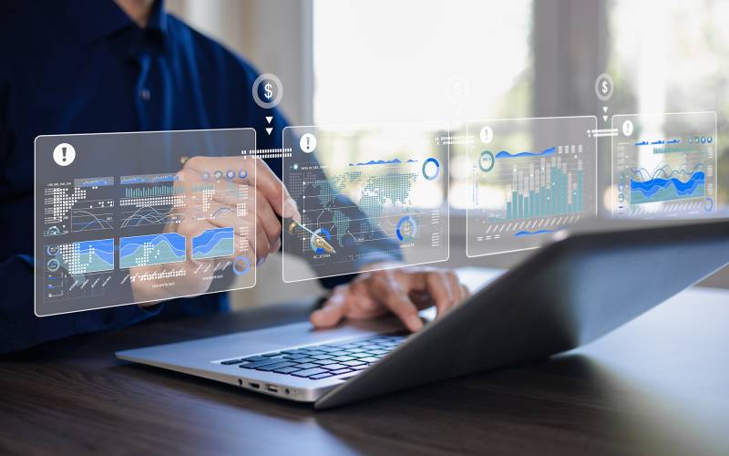 Cum procederet locum adflictabantur discrimine